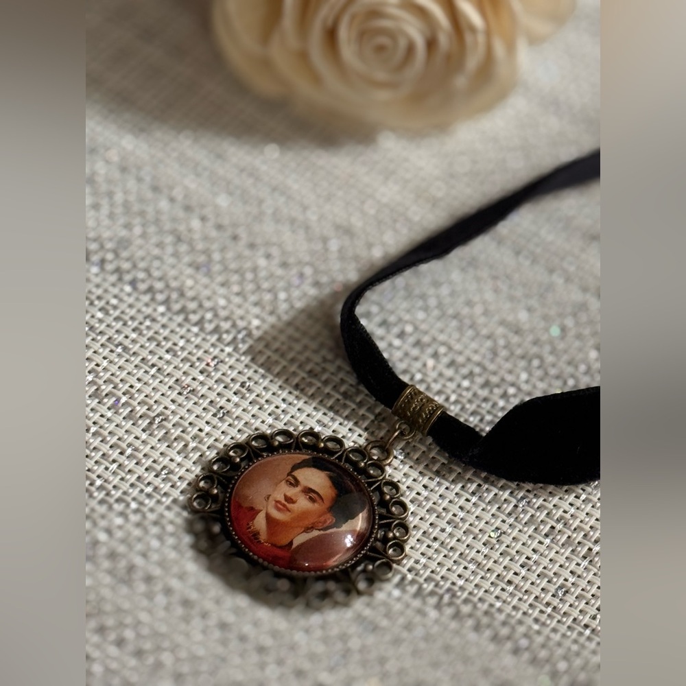 Vintage Style Frida Kahlo Black Velvet Necklace with Artistic Pendant - Picture 5 of 5